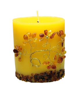 Świeca bursztynowa o wysokości 8,5 cm i średnicy 8 cm