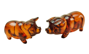 Małe stado świnek z bursztynu unikatowa rzeźba