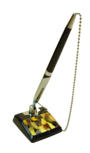 Długopis na podstawce z bursztynem bałtyckim