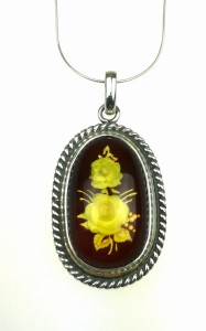 Srebrny wisiorek z bursztynem Kamea 