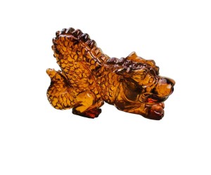 Chiński rok Smoka Smok z bursztynu unikatowa rzeźba 