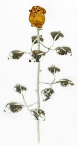 Róża srebra z bursztynem o wysokości 22 cm