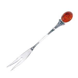 Srebrny widelczyk zdobiony bursztynem bałtyckim   