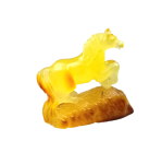 Chiński rok Ognistego Konia rzeźba z bursztynu bałtyckiego  