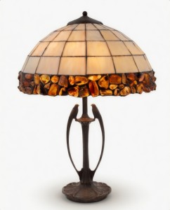 Lampa bursztynowa ze szkłem witrażowym o średnicy klosza 40 cm 