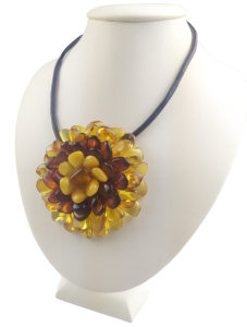 Wisiorek bursztynowy Kwiatek